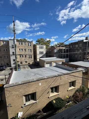 $1,900 | 6231 North Francisco Avenue, Unit 2S, Chicago, IL 60659