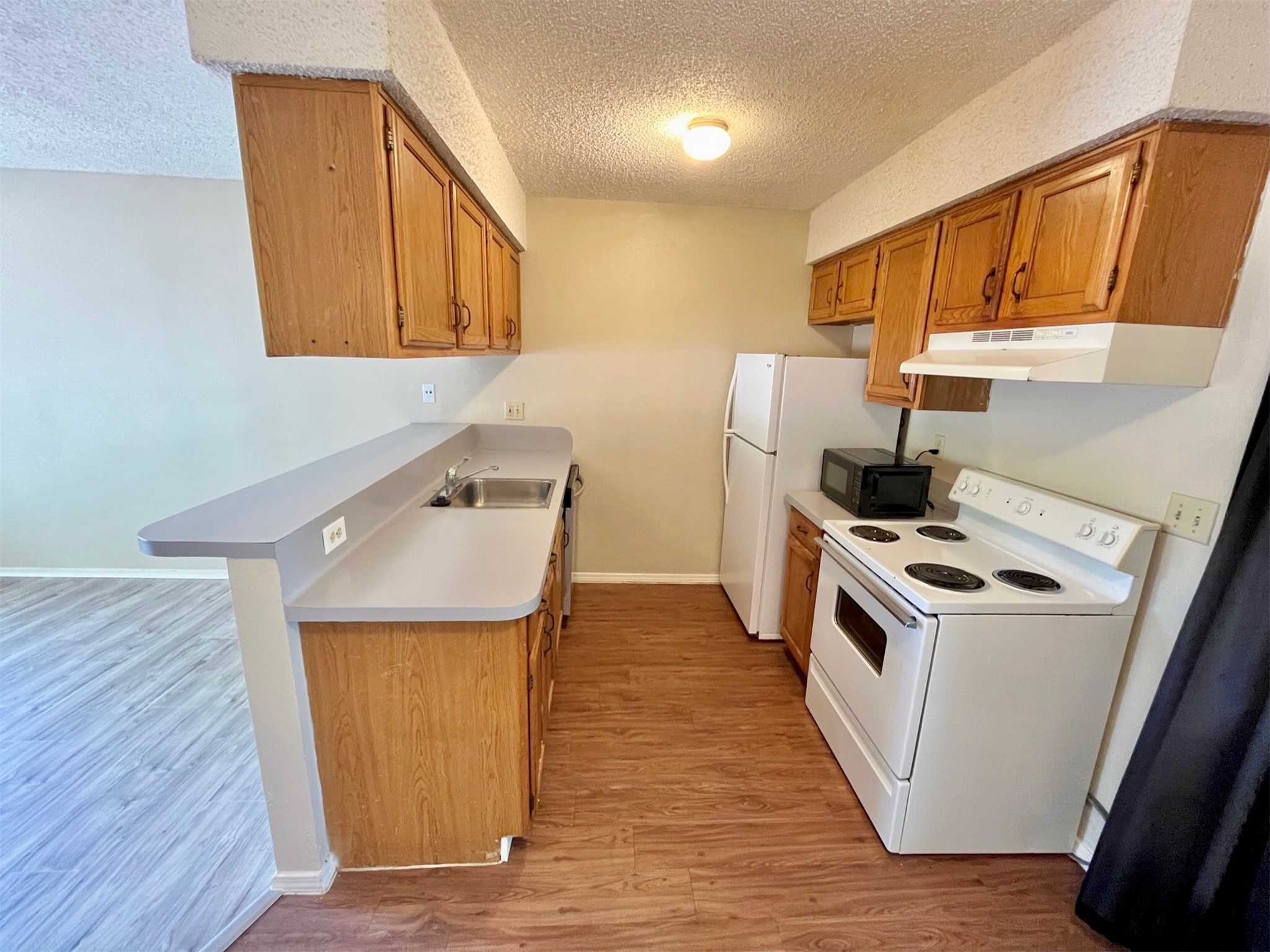 112 Hillside Cove Elgin, TX 78621 - Photo 8 of 10 Side B kitchen