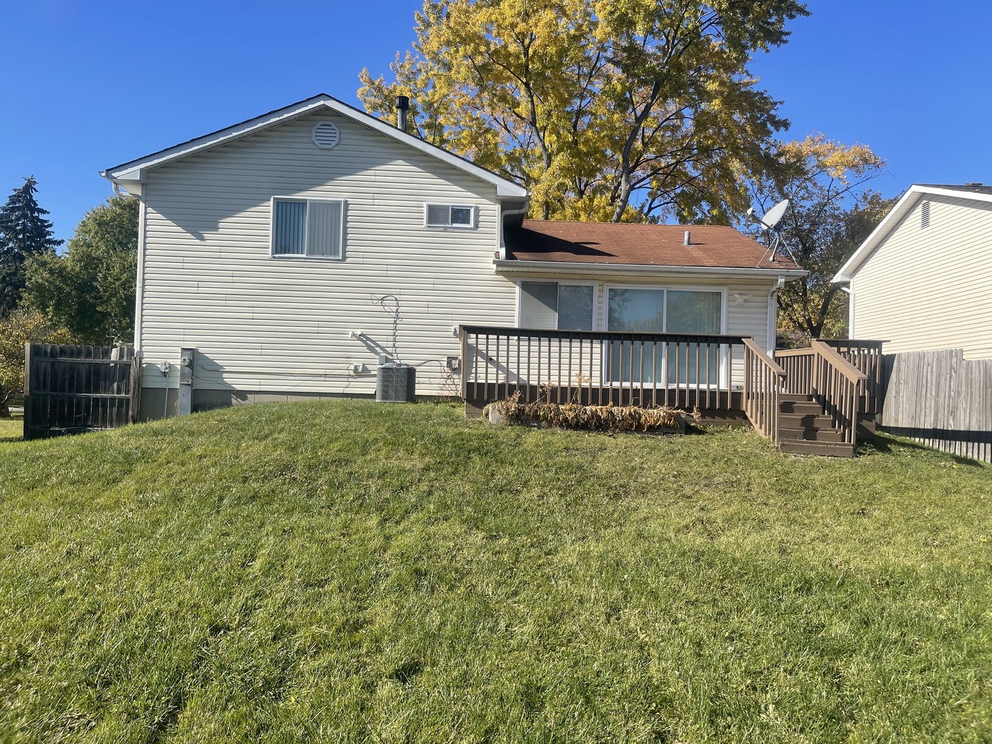 125 Deerpath Road Matteson, IL 60443 - Photo 3 of 19 a house view with a garden space