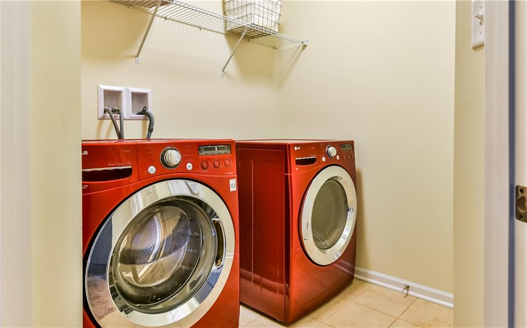 504 Rosecliff Road Wexford, PA 15090 - Photo 22 of 25 2ND LEVEL LAUNDRY ROOM FULLY EQUIPPED AND SEPARATE CLOSET