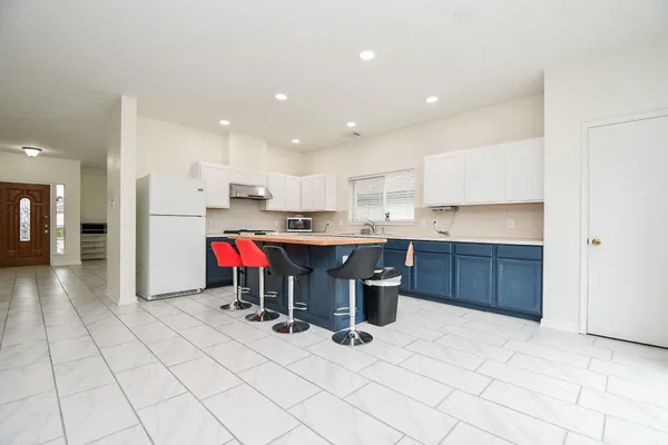 $2,700 | 9641 Weldridge Drive, Sugar Land, TX 77498