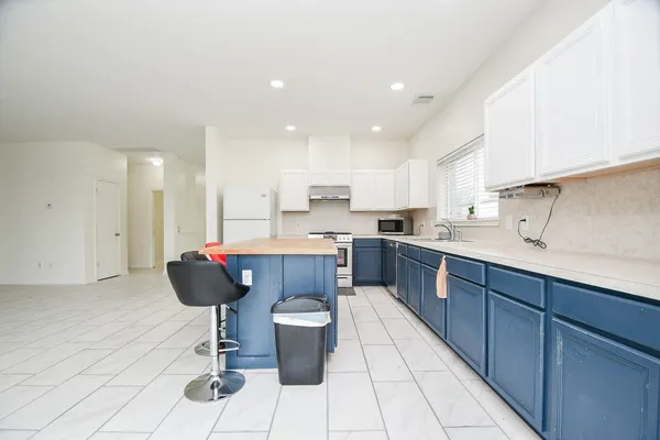 $2,700 | 9641 Weldridge Drive, Sugar Land, TX 77498