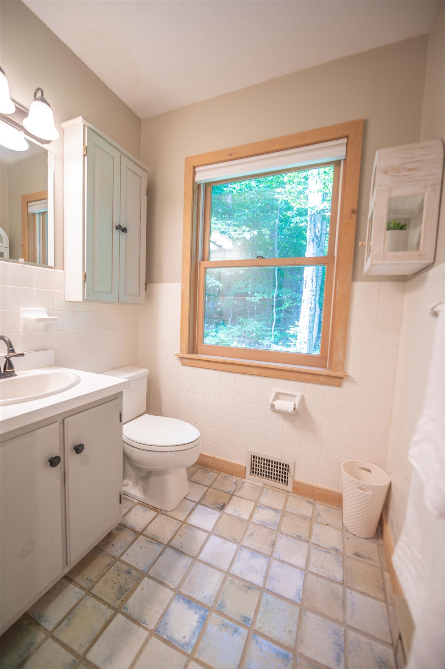 173 Howes Loop Wilmington, VT 05363 - Photo 5 of 37 Gallery Image 5