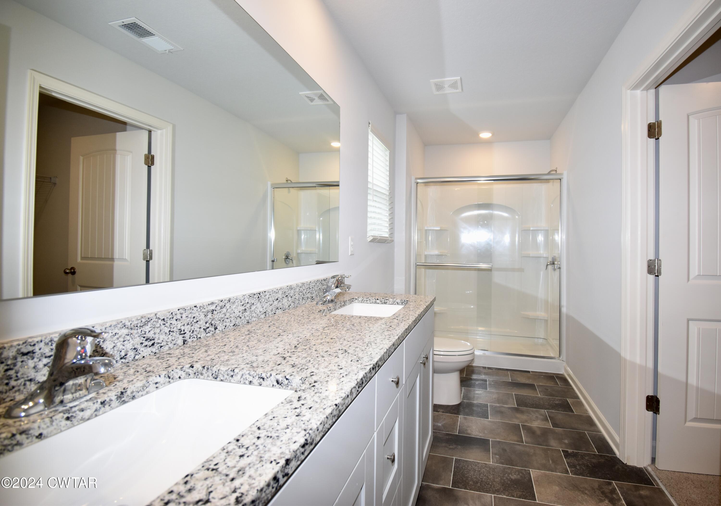 31 Vintage Grove Road Jackson, TN 38305 - Photo 13 of 15 Primary Bathroom