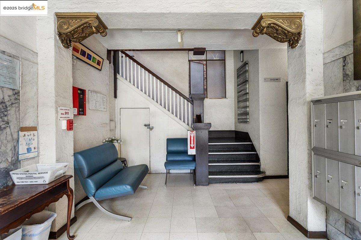 498 25th Street Oakland, CA 94612 - Photo 6 of 44 a view of entryway and hall