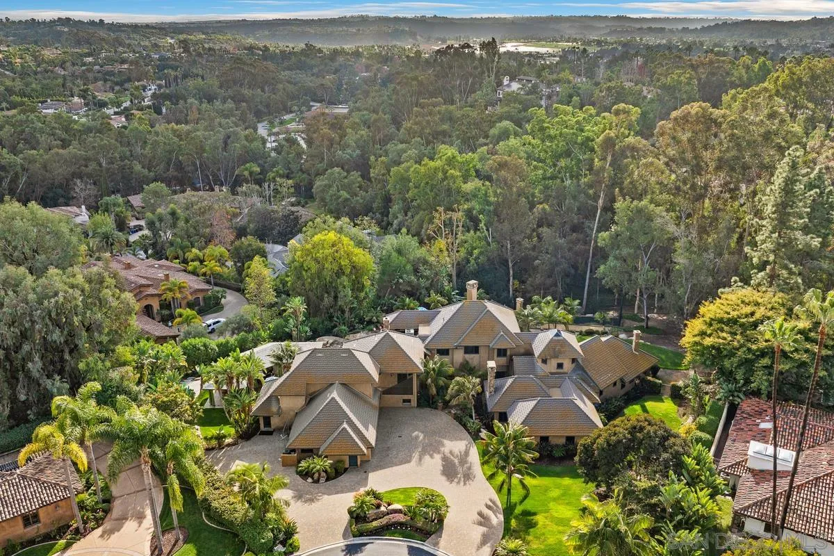 6281 Avenida Loma De Oro Rancho Santa Fe, CA 92067 - Photo 37 of 40 an aerial view of multiple house
