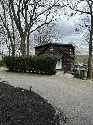 $2,700 | 3 Kushaqua Trail North, West Milford, NJ 07421