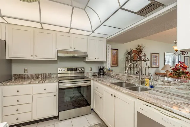 $219,900 | 14255 Rosemary Lane, Unit 8204, Largo, FL 33774