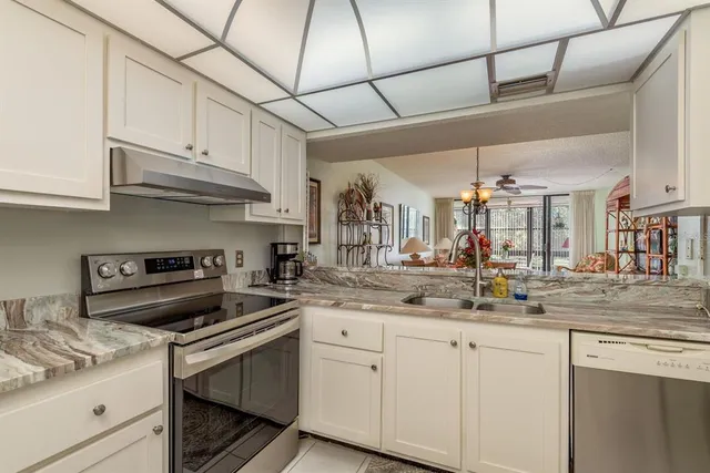 $219,900 | 14255 Rosemary Lane, Unit 8204, Largo, FL 33774