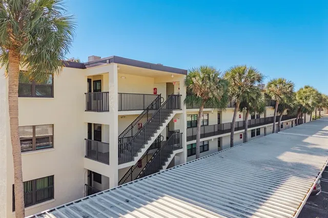 $219,900 | 14255 Rosemary Lane, Unit 8204, Largo, FL 33774