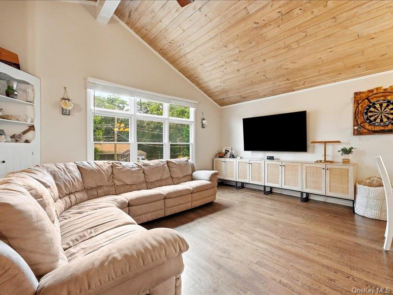 75 Lexington Road Shirley, NY 11967 - Photo 3 of 43 Gallery Image 3