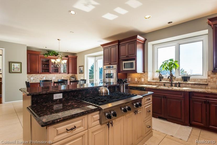 5801 Brewster Road Rochester, MI 48306 - Photo 6 of 30 Brewster Kitchen i.jpg