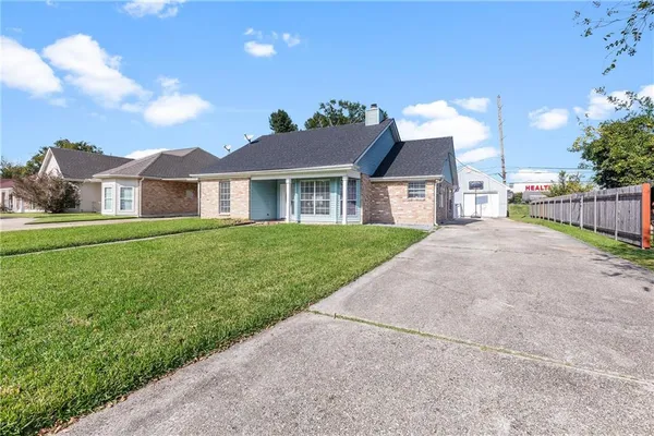 $330,000 | 269 Villere Drive, Destrehan, LA 70047