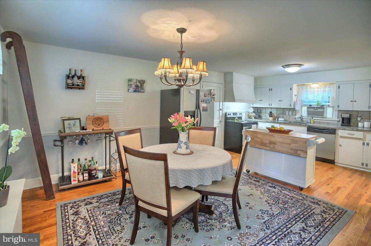 4132 Ridgeview Road Harrisburg, PA 17112 - Photo 4 of 15 EAT-IN KITCHEN