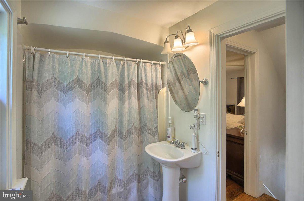 4132 Ridgeview Road Harrisburg, PA 17112 - Photo 8 of 15 2ND FLOOR FULLBATH