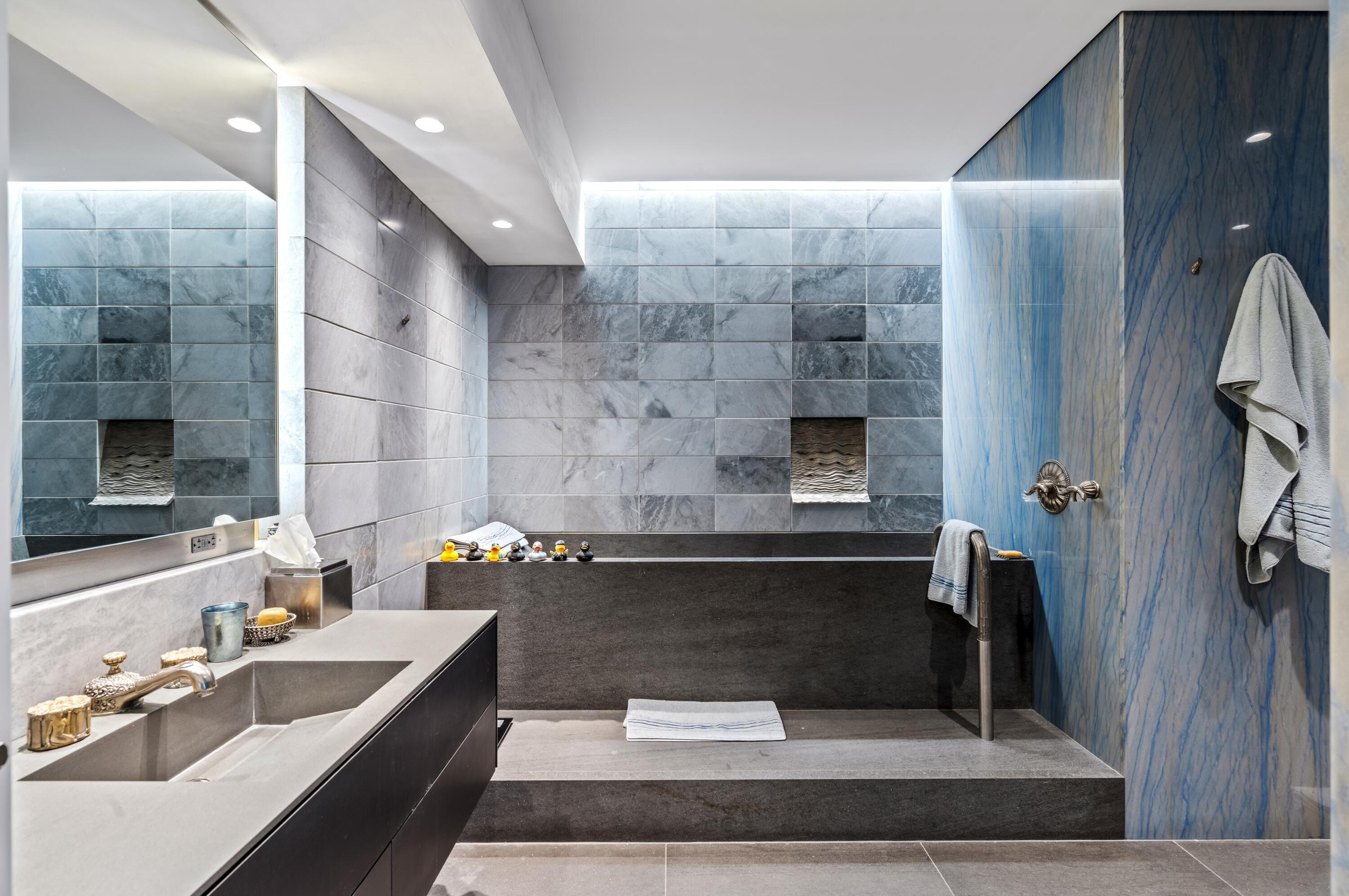 2 North Breakers Row, Unit N25 Palm Beach, FL 33480 - Photo 27 of 79 mls_PRIMARY_BATHROOM_TUB_DETAIL_DT