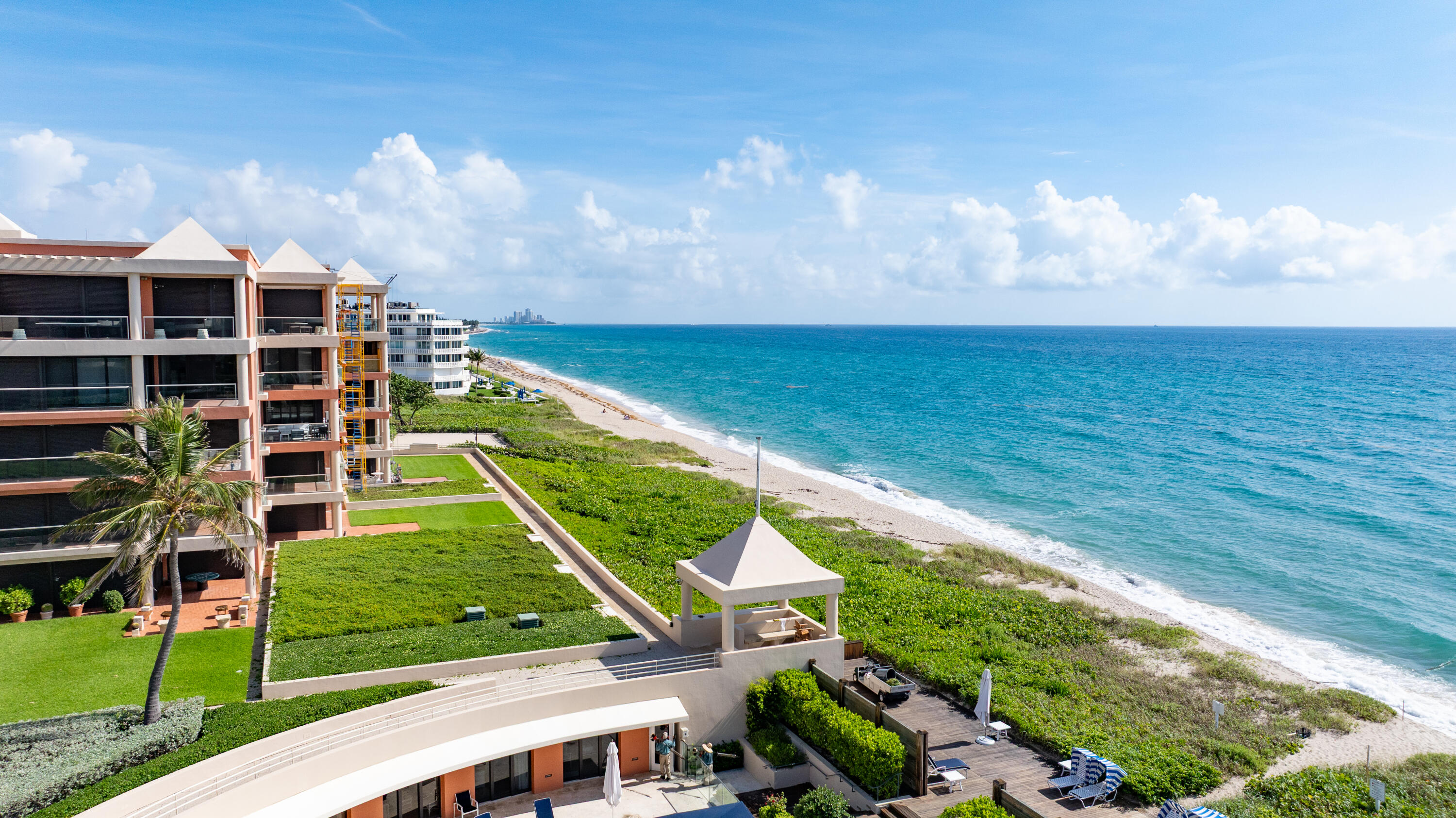 2 North Breakers Row, Unit N25 Palm Beach, FL 33480 - Photo 48 of 79 a view of a tennis court