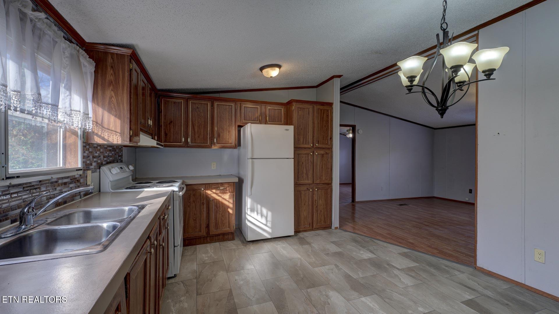 135 Blazer Street Newport, TN 37821 - Photo 8 of 23 217821-135 Blazer Street (10 of 23)