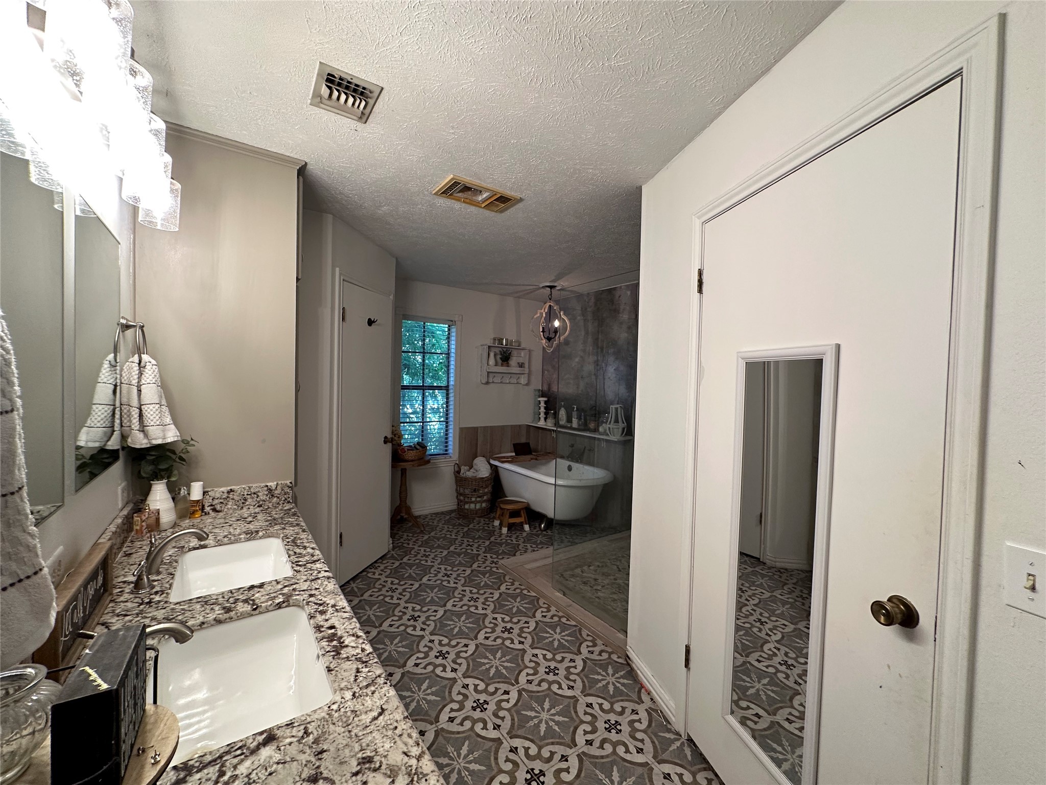 2012 Wilson Road El Campo, TX 77437 - Photo 22 of 50 a hallway with a couch