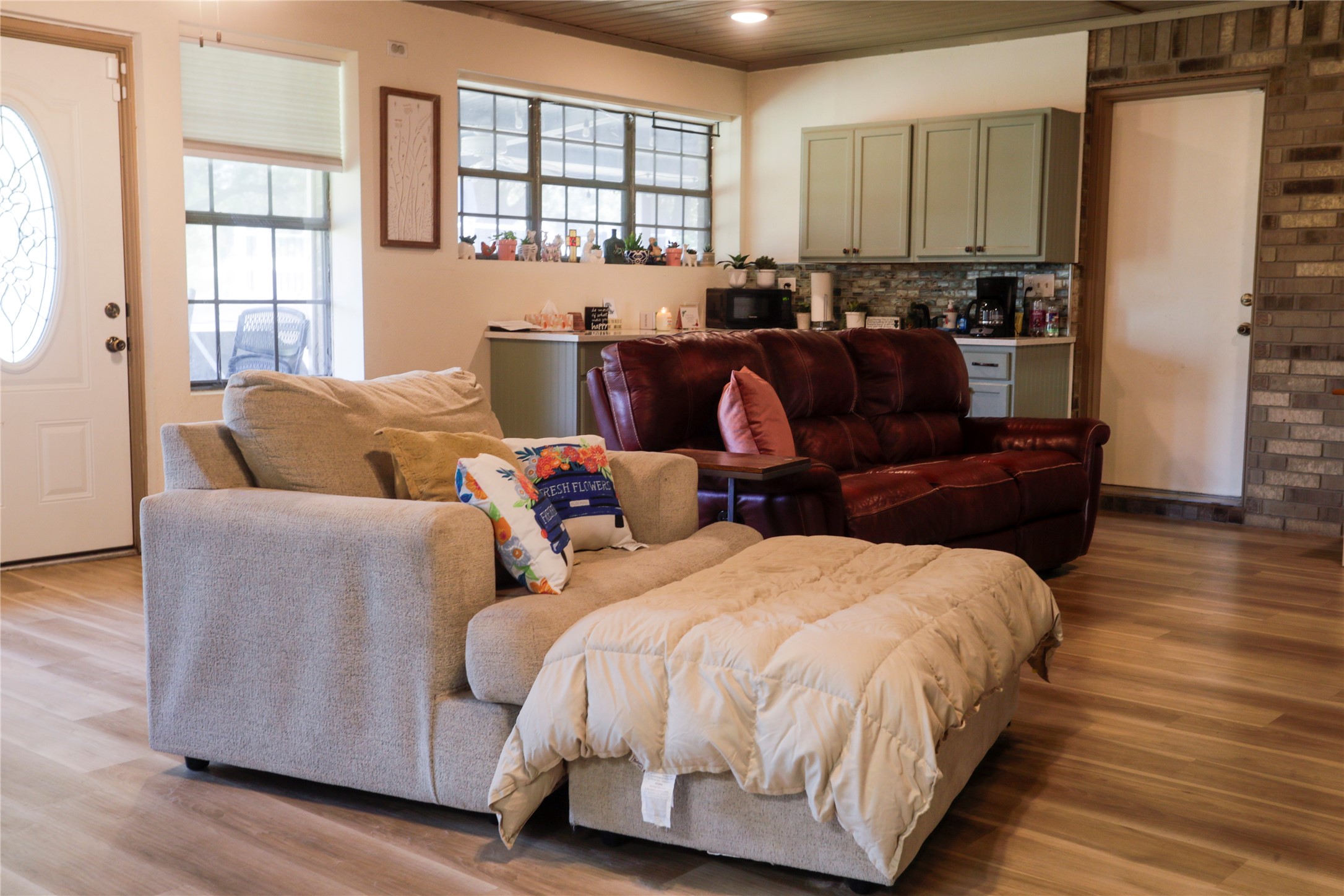 2012 Wilson Road El Campo, TX 77437 - Photo 30 of 50 a bed room with two beds and a window