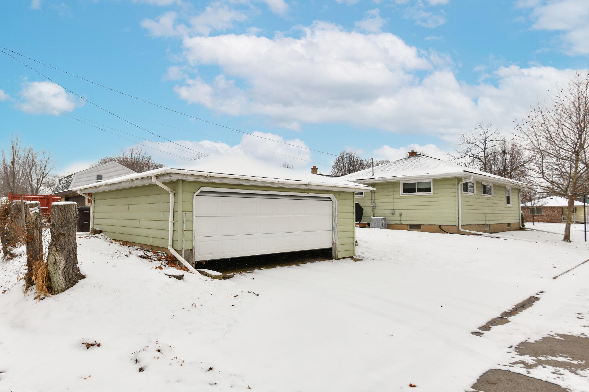 4544 South 49th Street Greenfield, WI 53220 - Photo 21 of 25 Garage