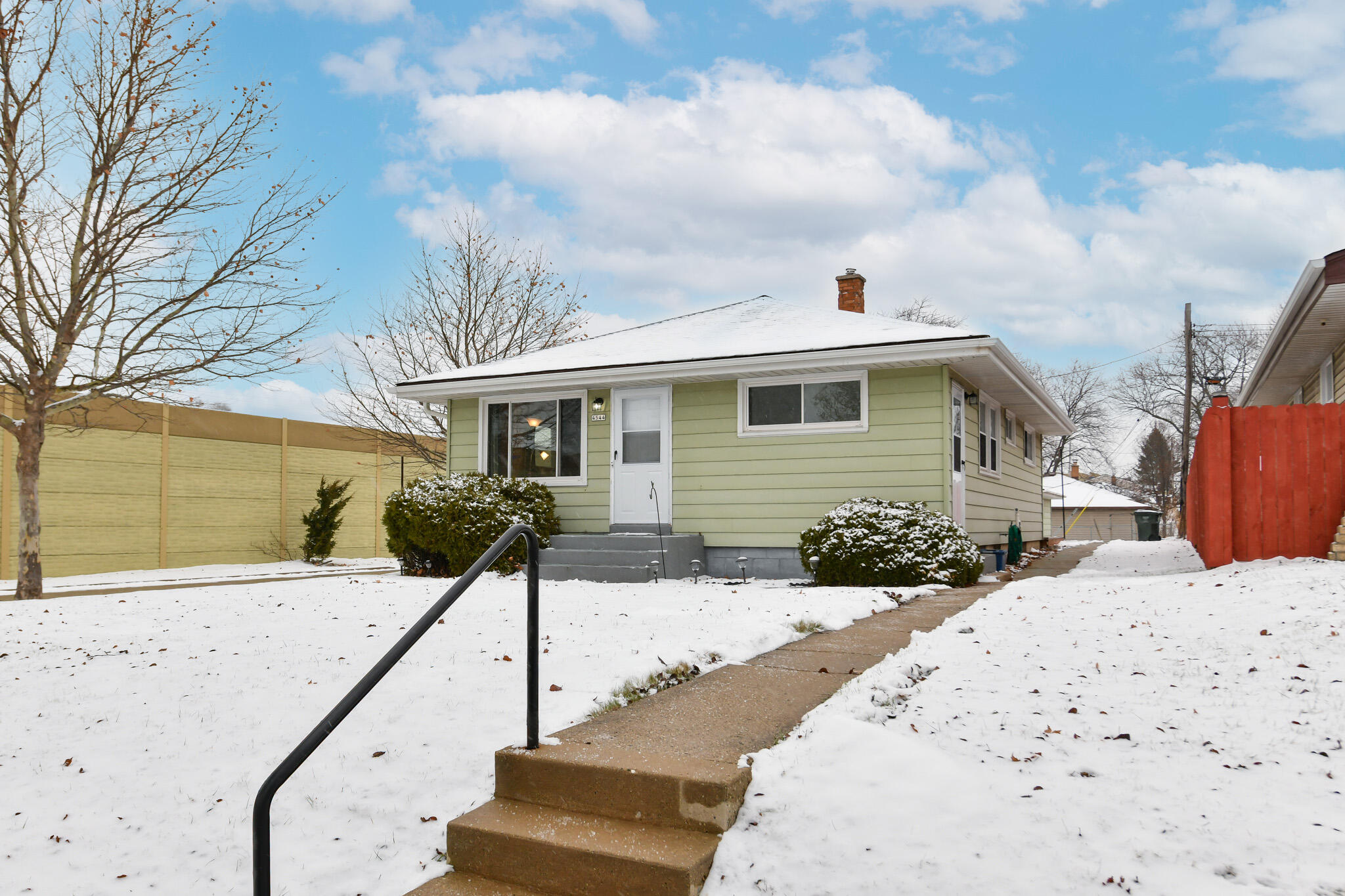 4544 South 49th Street Greenfield, WI 53220 - Photo 23 of 25 Front of Home