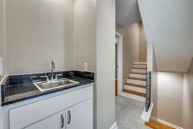 a close view of sink and tap