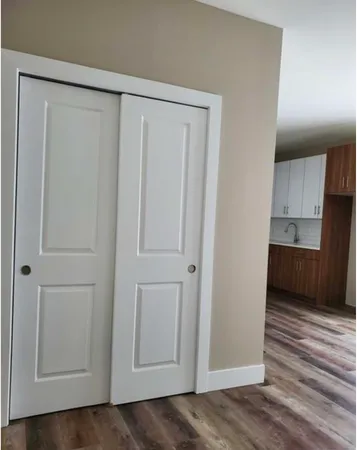 a car parked in front of a building