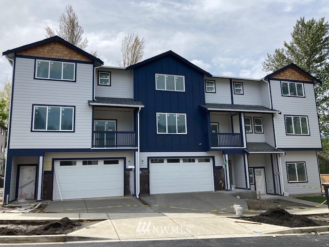 319 South 48th Court, Unit 13 Renton, WA 98055 - Photo 2 of 33 a front view of a house with a yard