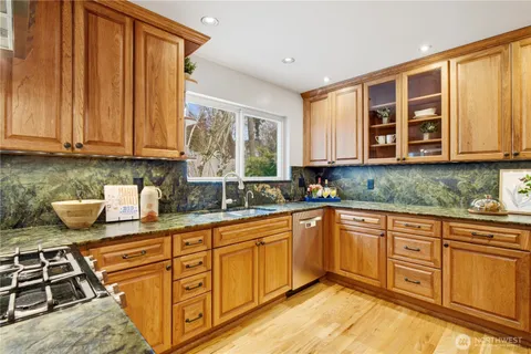 $1,069,000 | 14335 109th Avenue Northeast, Kirkland, WA 98034