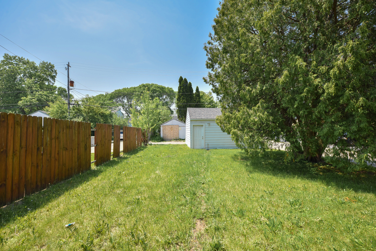 4757 North 21st Street Milwaukee, WI 53209 - Photo 2 of 16 Photo 2