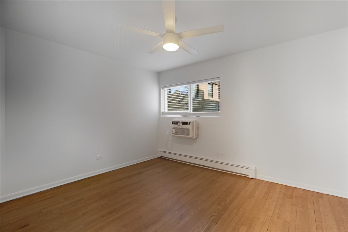 7357 North Winchester Avenue, Unit 2F Chicago, IL 60626 - Photo 8 of 12 an empty room with a window