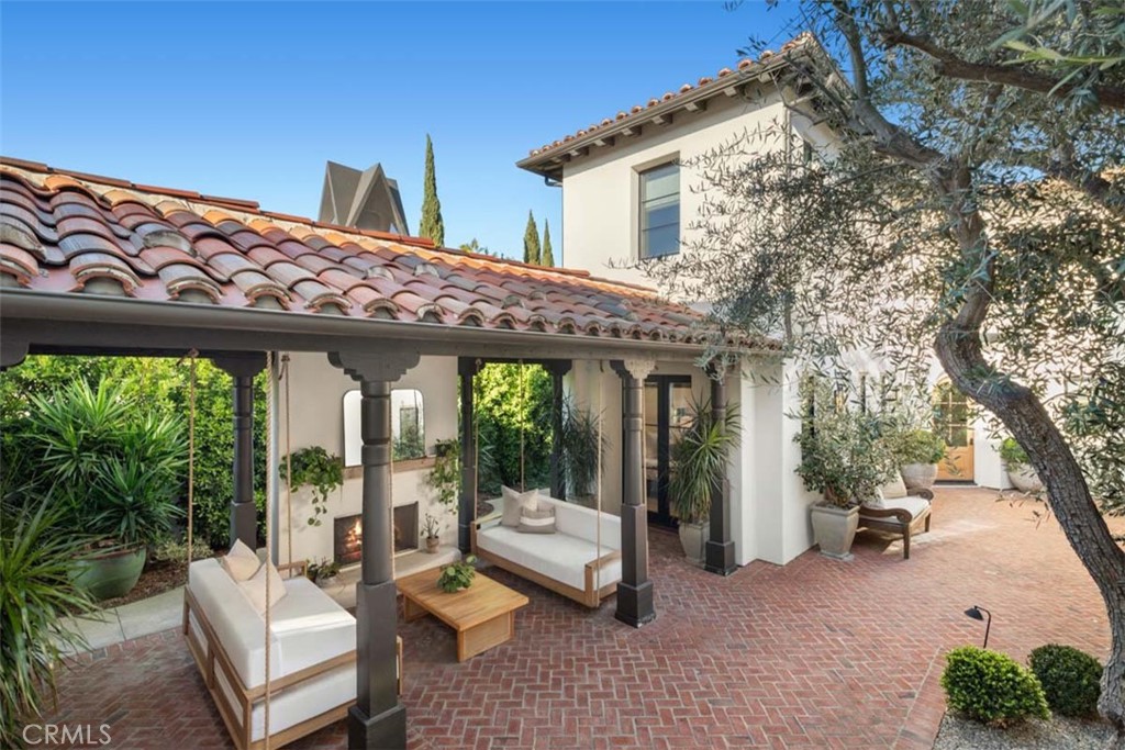 22 Vernal Spring Irvine, CA 92603 - Photo 4 of 54 Gallery Image 4