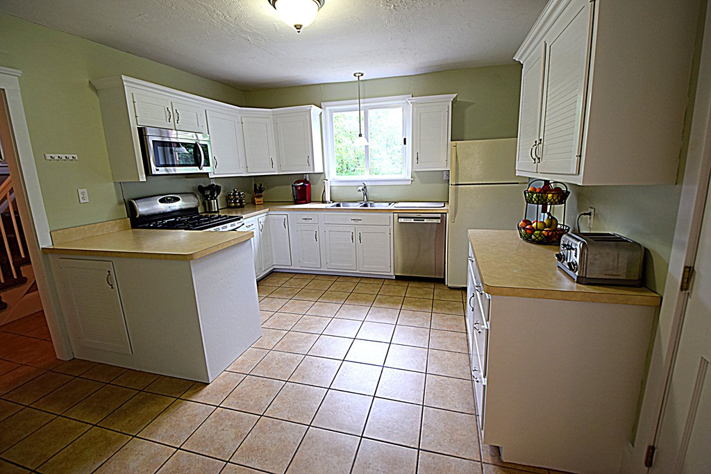 191 Bay Road Easton, MA 02356 - Photo 4 of 23 Gallery Image 4
