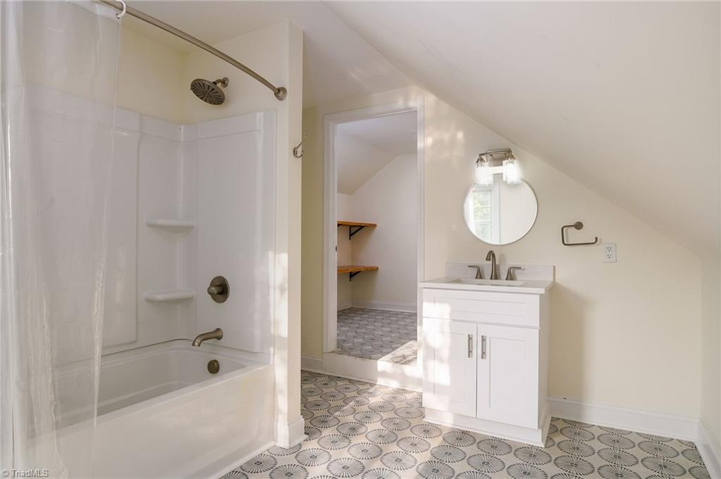 500 Midway School Road Lexington, NC 27295 - Photo 23 of 36 Full bathroom upstairs