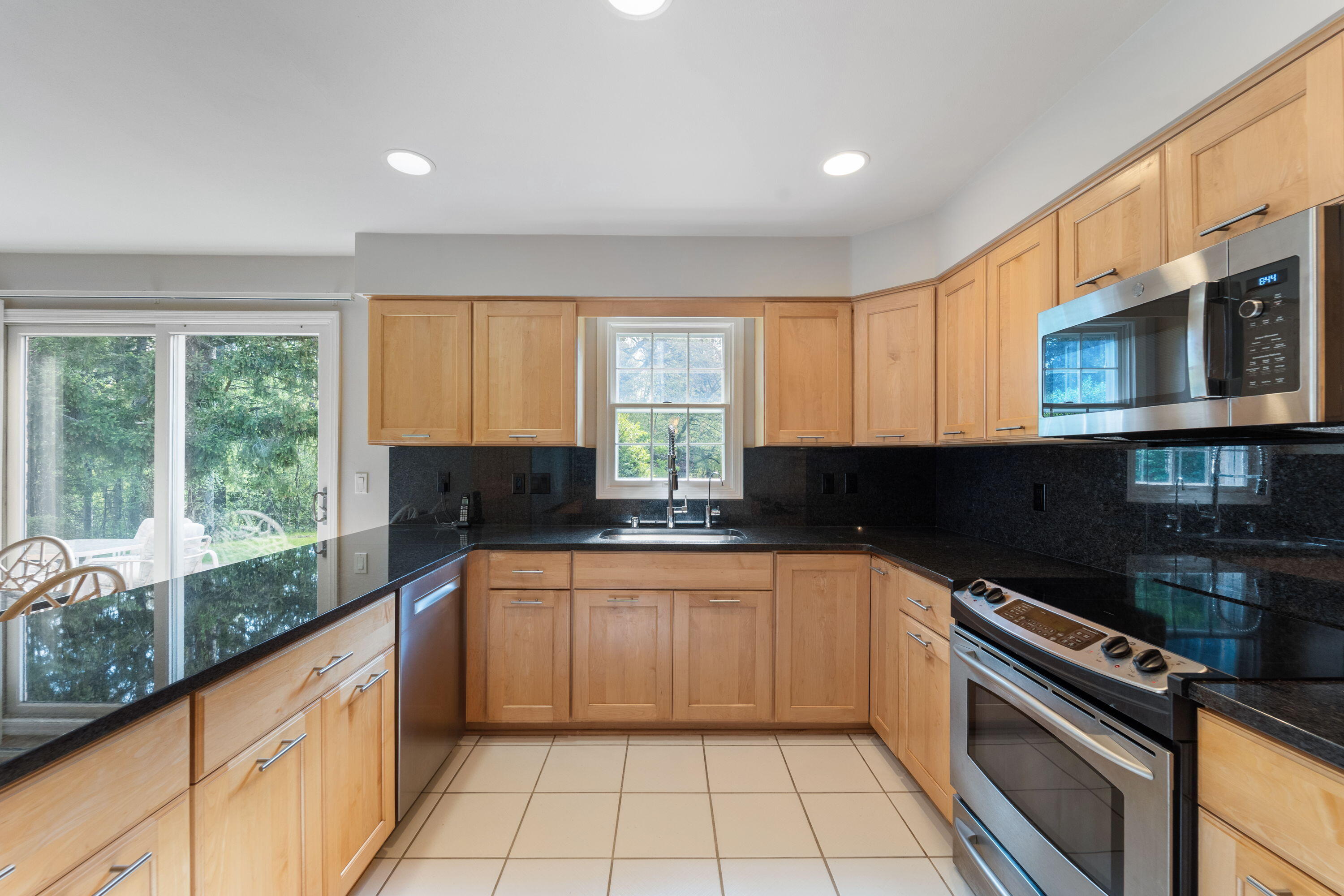 9840 North Otto Road Mequon, WI 53092 - Photo 10 of 45 More Kitchen