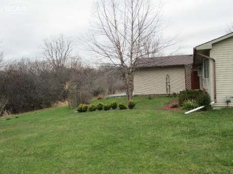5296 North Center Road Flint, MI 48506 - Photo 32 of 33 20435397-31.JPG
