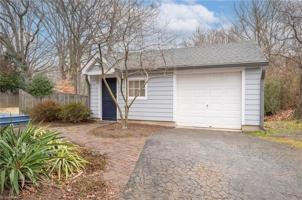 635 Oak Summit Road Winston-Salem, NC 27105 - Photo 6 of 46