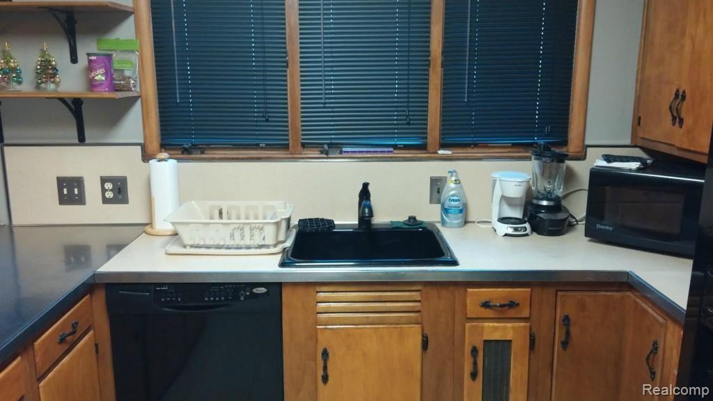 16163 Sunderland Road Detroit, MI 48219 - Photo 9 of 28 20150804_121428.jpg