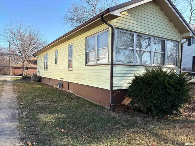 $79,500 | 433 Linden Avenue, Centralia, IL 62801