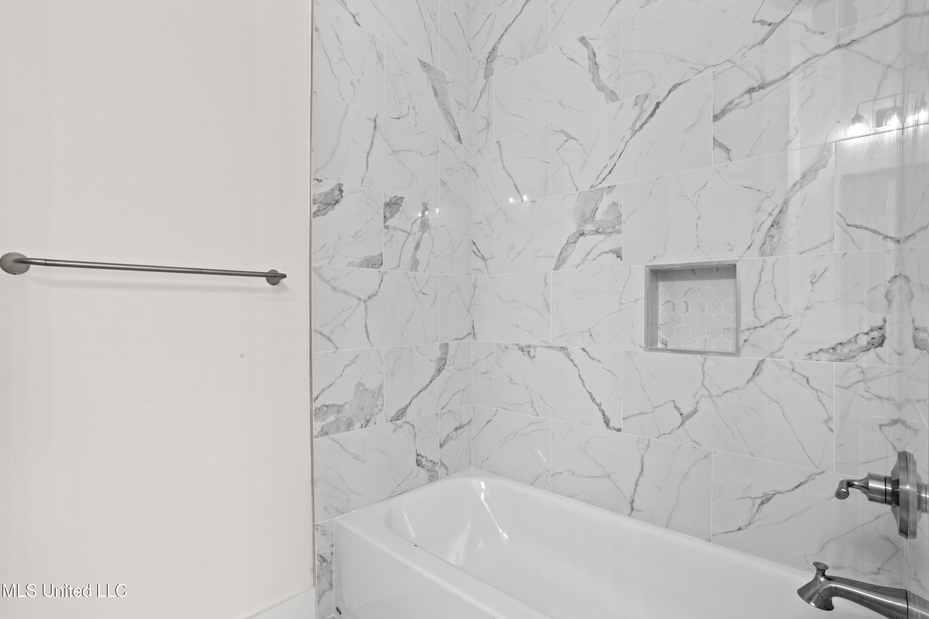 124 Court Street, Unit 207 Bay St. Louis, MS 39520 - Photo 15 of 61 017