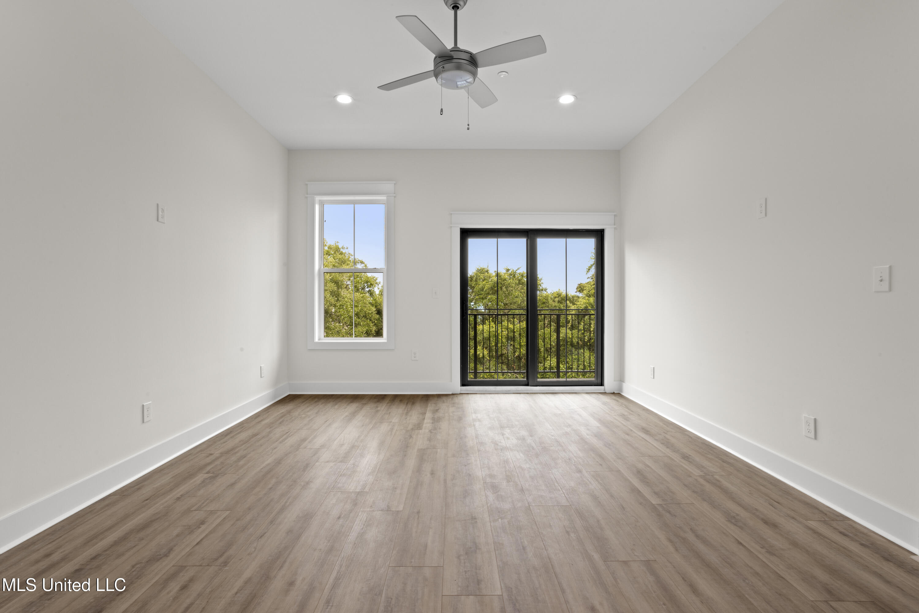 124 Court Street, Unit 207 Bay St. Louis, MS 39520 - Photo 3 of 61 005