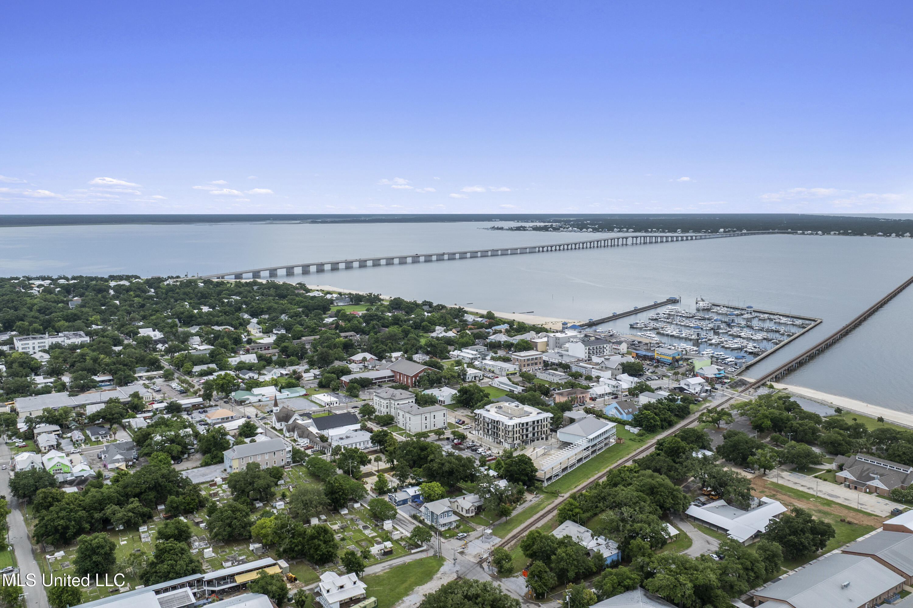 124 Court Street, Unit 207 Bay St. Louis, MS 39520 - Photo 32 of 61 098