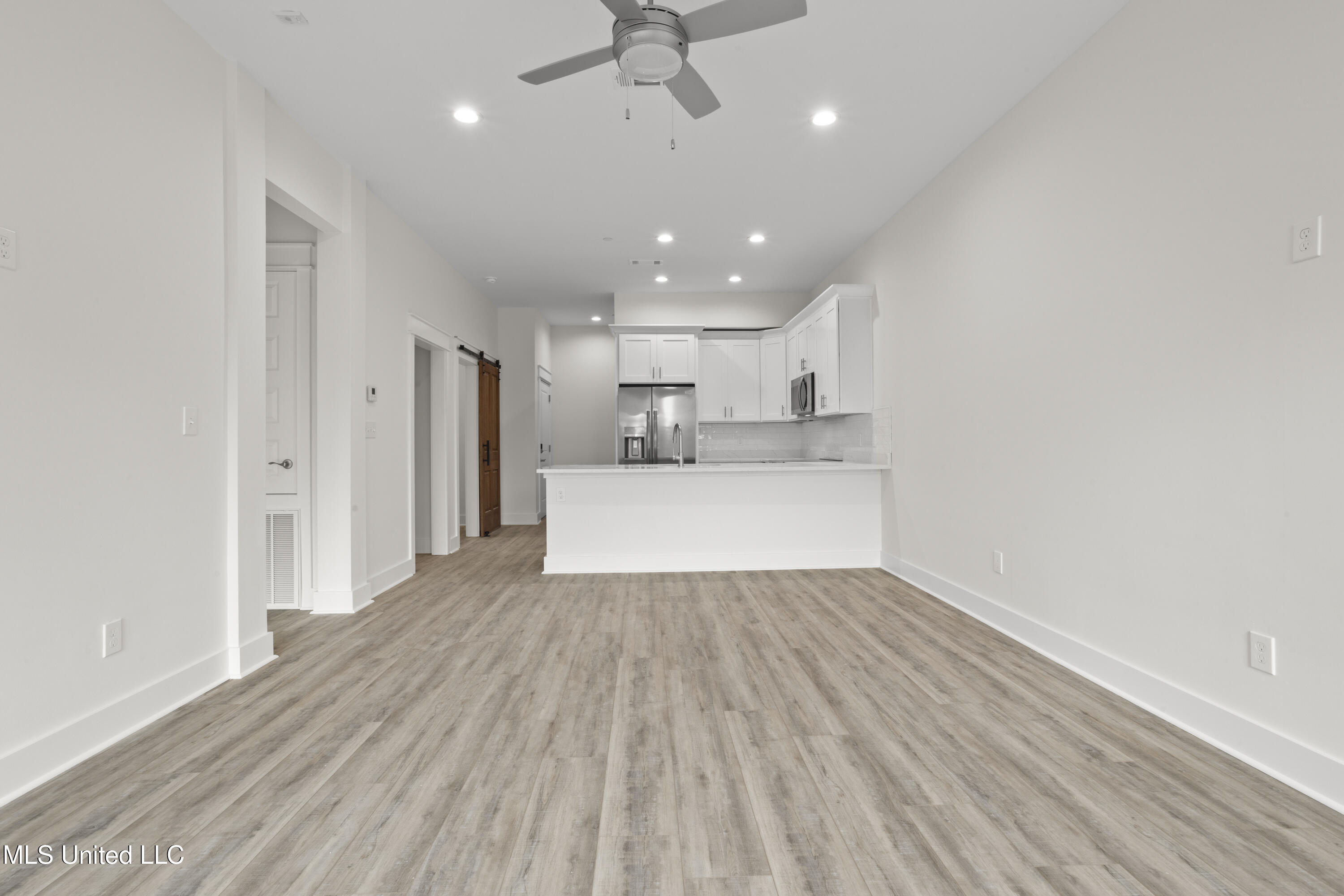 124 Court Street, Unit 207 Bay St. Louis, MS 39520 - Photo 4 of 61 006