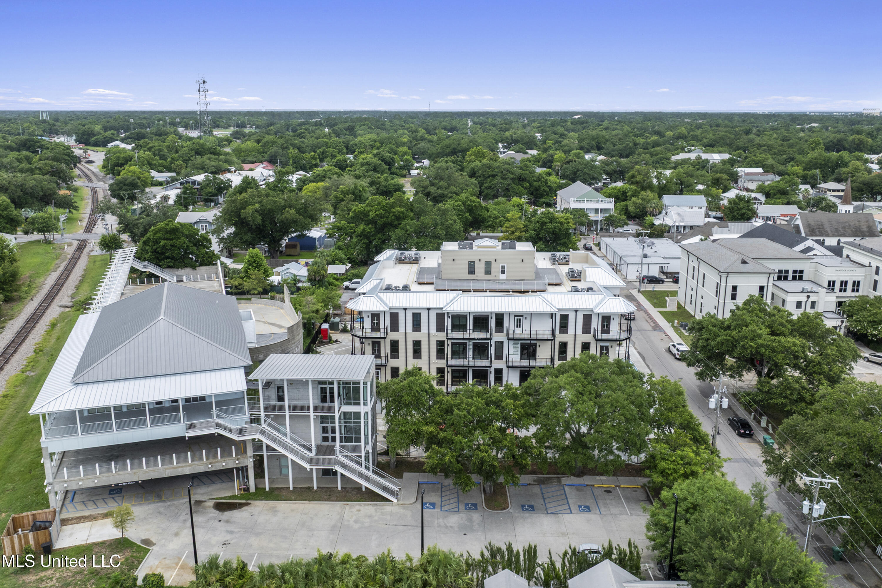 124 Court Street, Unit 207 Bay St. Louis, MS 39520 - Photo 44 of 61 086