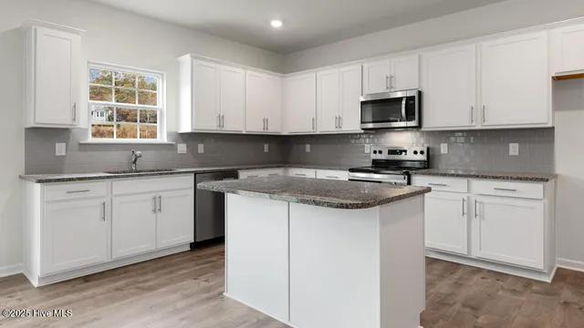 $402,740 | 995 Misty Creek Drive, Aberdeen, NC 28315