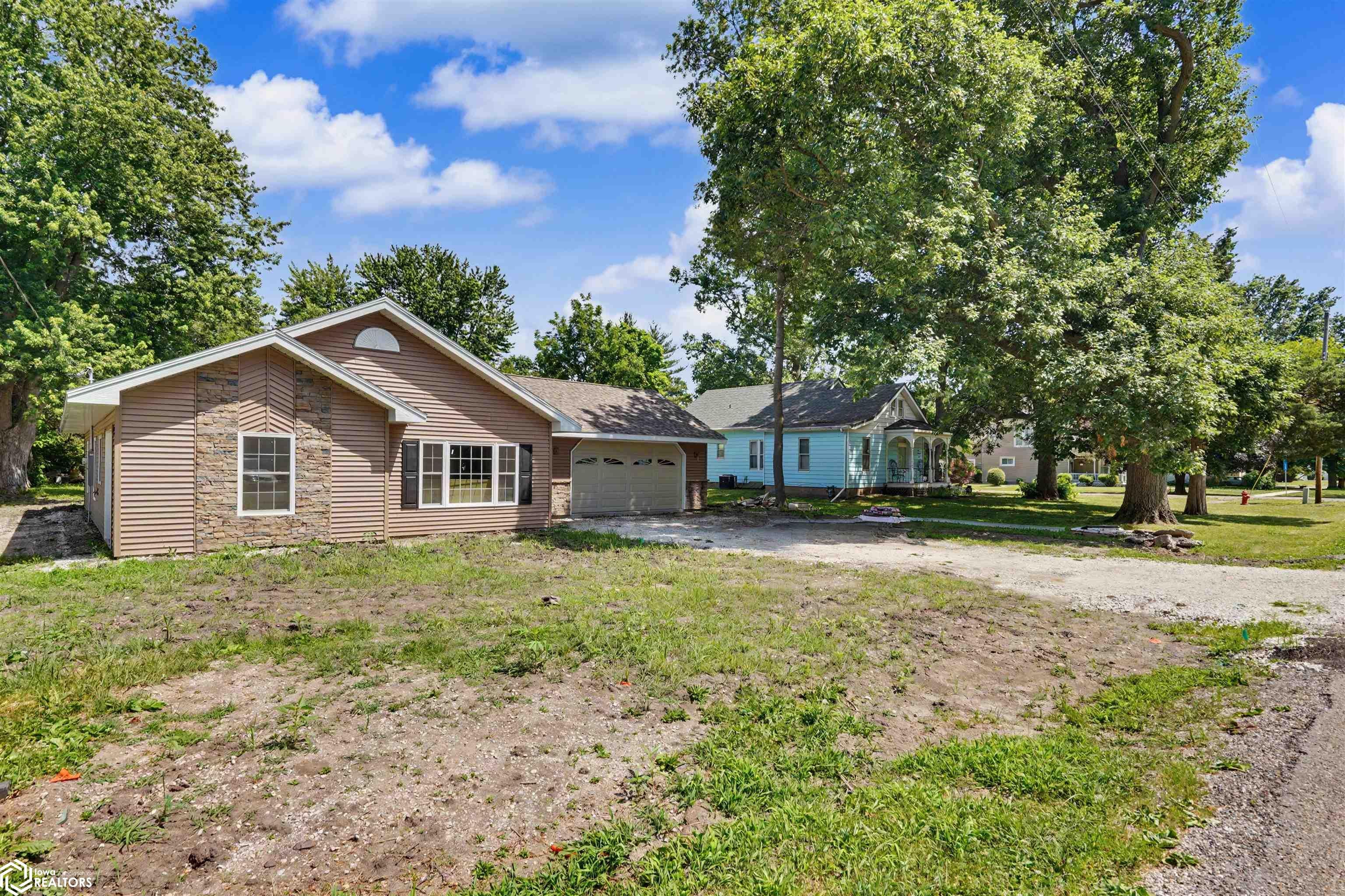 410 North Marion Street Carthage, IL 62321 - Photo 2 of 23 Gallery Image 2