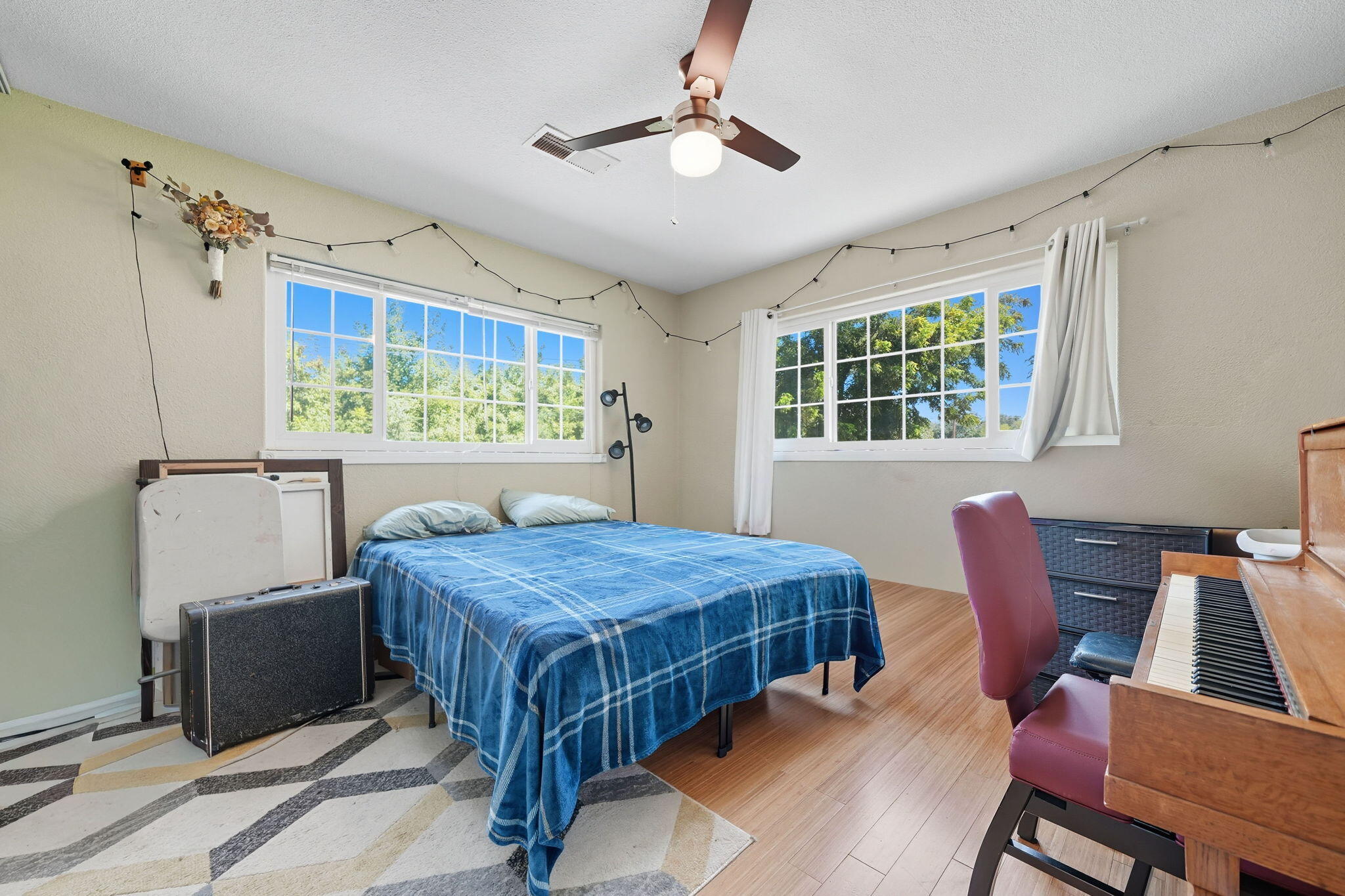 25031 Kauffman Avenue Red Bluff, CA 96080 - Photo 21 of 57 Bedrom 3