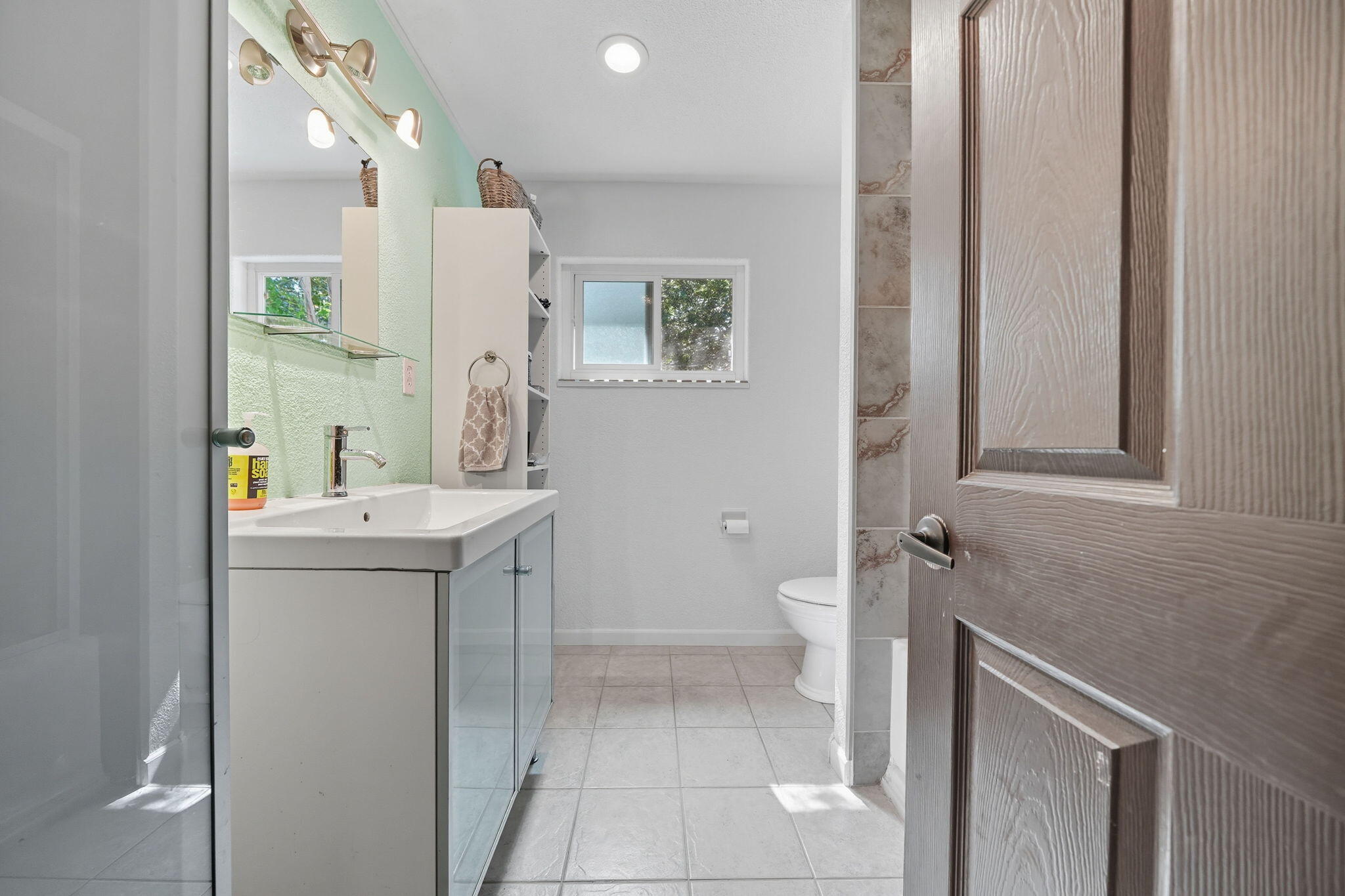 25031 Kauffman Avenue Red Bluff, CA 96080 - Photo 23 of 57 Guest Bathroom