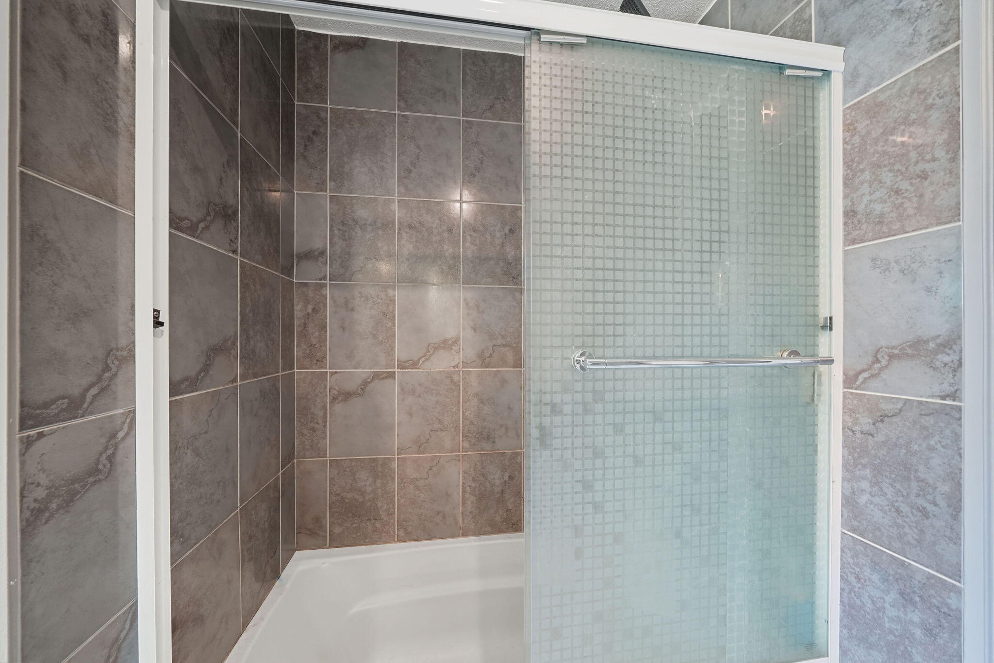 25031 Kauffman Avenue Red Bluff, CA 96080 - Photo 25 of 57 Guest Bathroom